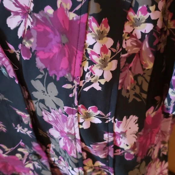 Croft & Barrow Floral short sleeve blouse 💥 - Picture 3 of 7